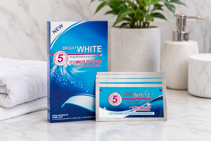 Opakowanie BRIGHT WHITE 5 Minute Touch-Ups z saszetkami